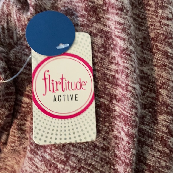 Flirtatude Woman’s Size XS Short Sleeve Ruby Colored Top - Picture 6 of 8